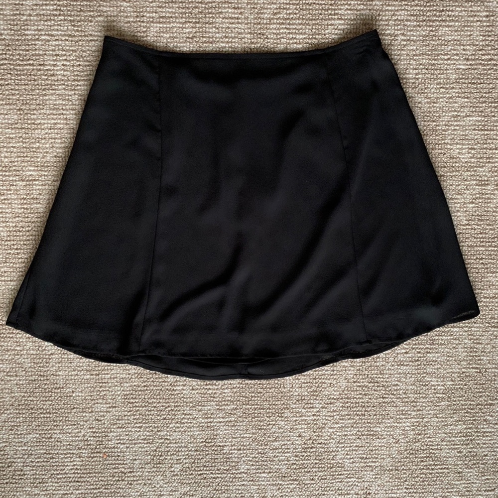 Flouncy black mini skirt